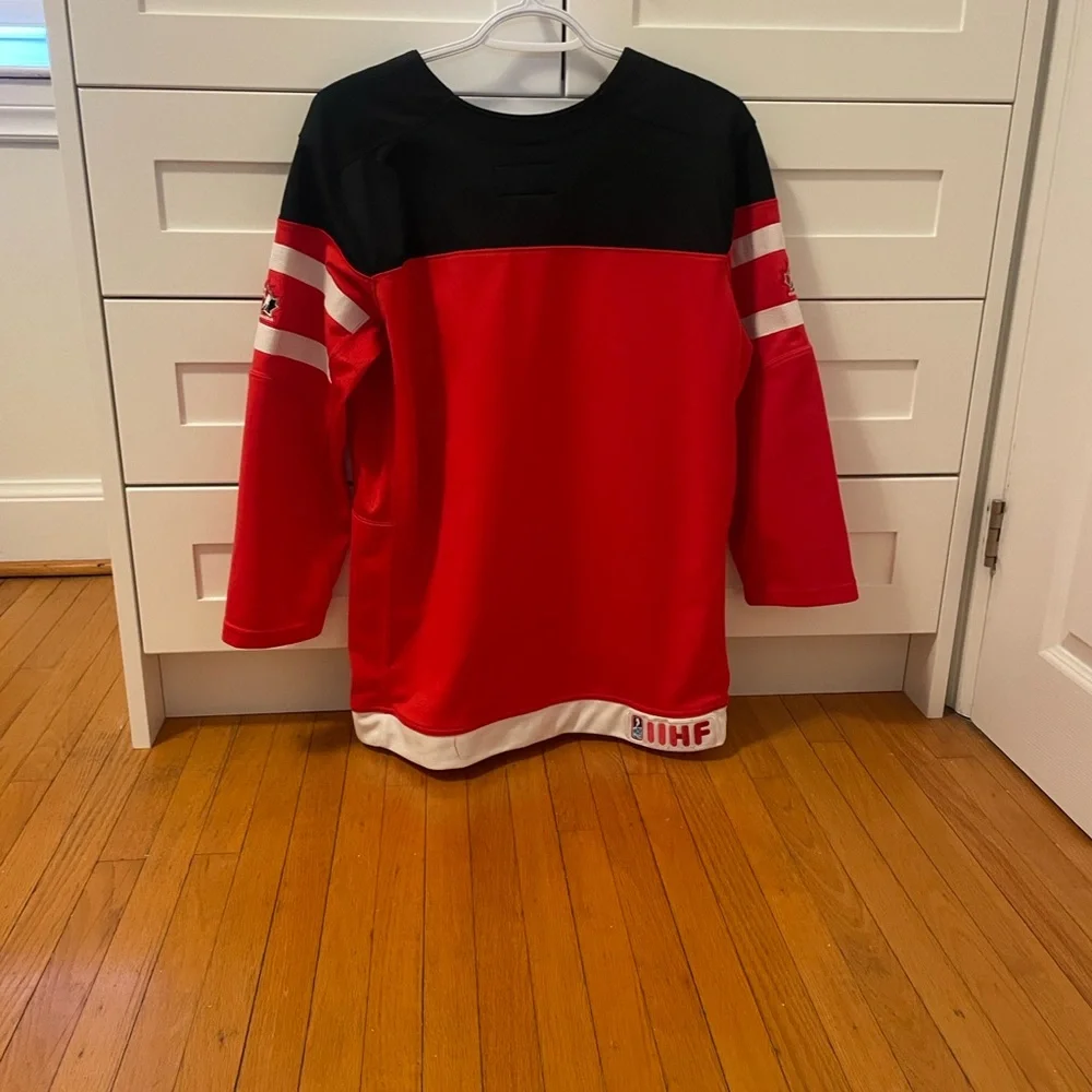 Canada Hockey Jersey | 100 Year Anniversary | Youth Large/X Large - Picture 4 of 4